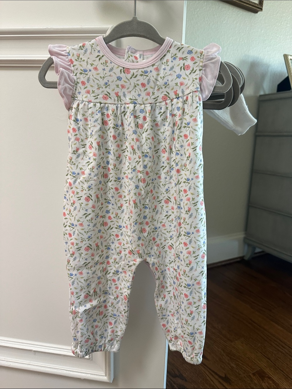 Floral Ruffle Sleeve Baby Romper - Pink Trim 3-6m like new